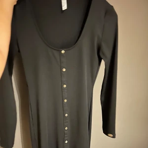 Lång klänning  - Klänning i nyskick 