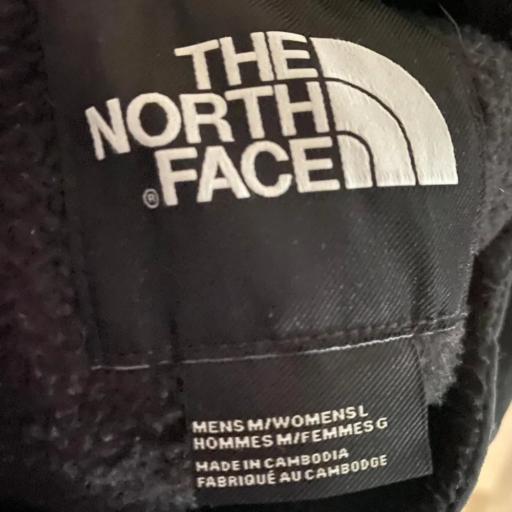 Snygg North Face jacka som är perfekt nu tills höst tiderna. Storlek M och bra skick.. Jackor.