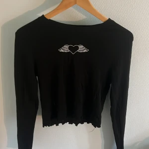 Långärmad tröja - Långärmad tröja från new yorker, storlek M. Knappt använd Broderat tryck 