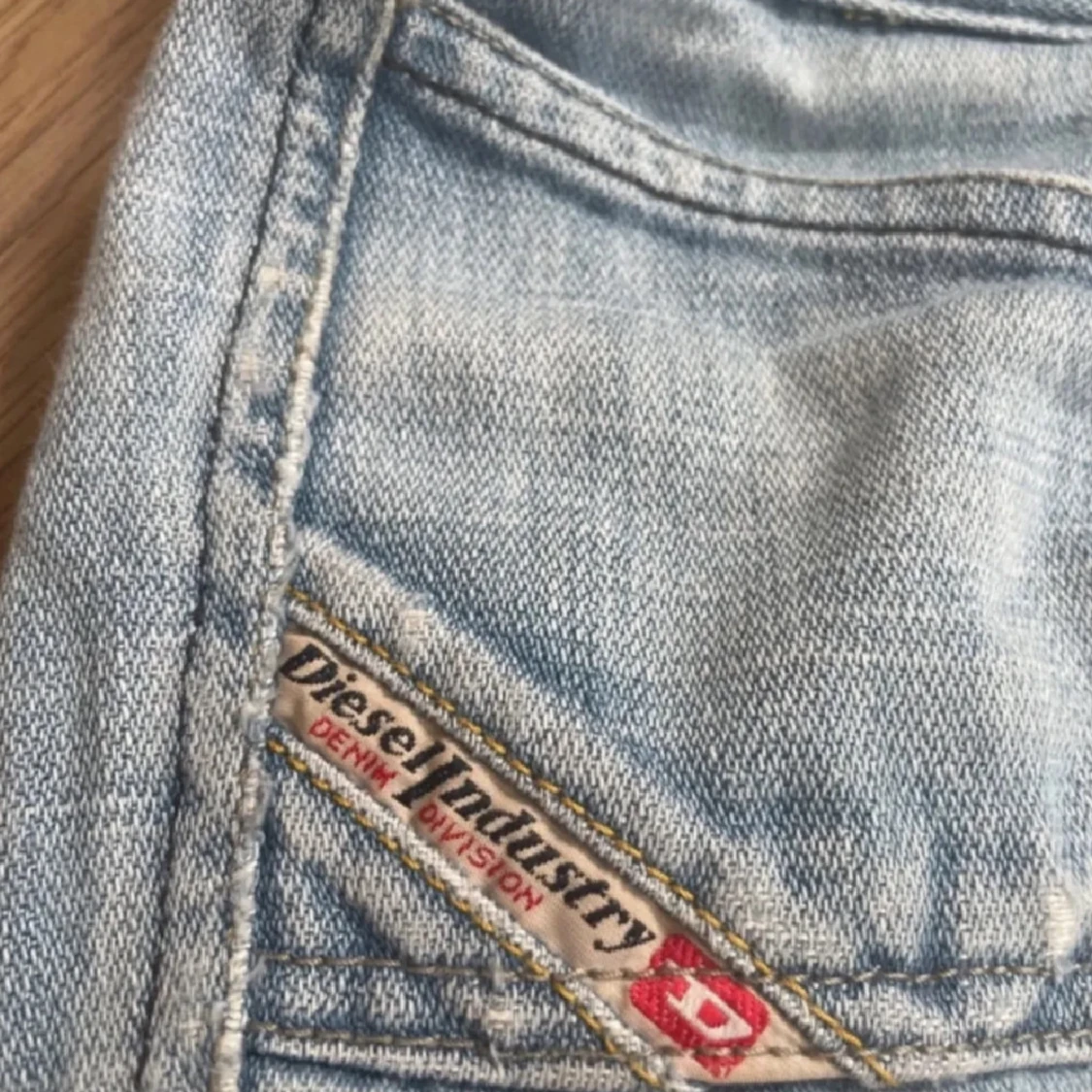 Ljusblå lågmidjade jeans från diesel - 91