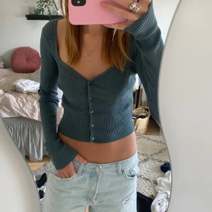 Kofta  - Grön oanvänd kofta från h&m i strl S 🥰