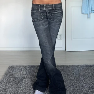 Diesel jeans - Midjemått: 36cm rakt över, innerbenslängd: 86cm 💗