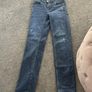 Jeans - Säljer för att de inte passar ❤️