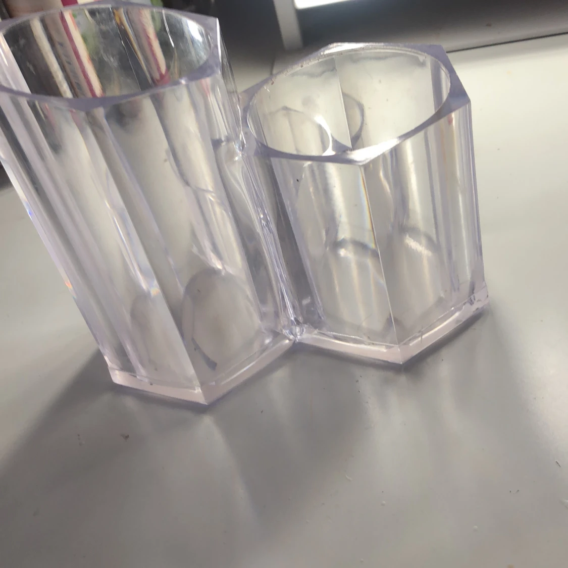 Transparenta plastbehållare - 90