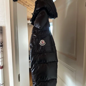 Moncler maya  - WTS Moncler Maya Black Size: 1 (S) Cond: 9.5/10 (Flawless) Köpt på monclers officiella hemsida Pm för frågor eller fler bilder!
