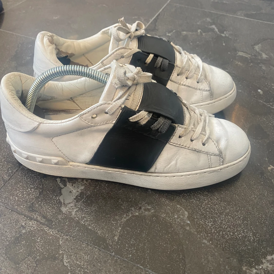 Valentino opens. - 90