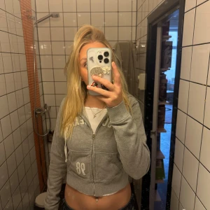 Kort hoodie - Magtröja fast en hoodie bra skick