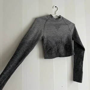 Ny träningströja - Aldrig använd träningströja  Croppad tight modell 