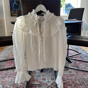 Blus - Super fin blus, aldrig använd