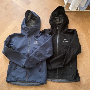 Svart Arcteryx Jacka - Säljer den pga ingen användning längre, använd en del, pris kan diskuteras!