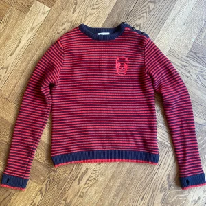 Randig tröja - En jättefin tröja från Zadig Voltaire som tyvärr blivit för liten för mig. Inga som helst defekter, ser ut som ny!