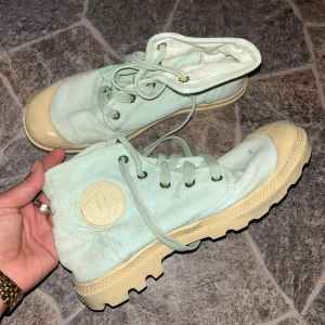 Palladium sneakers  - Snygga palladium skor i storlek 39, säljer för 300kr