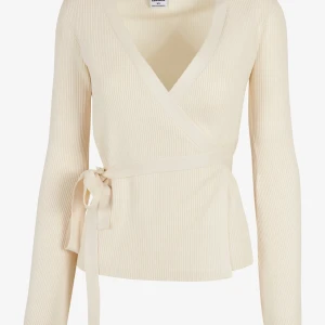 En Wrapped kofta - Storlek M, aldrig använt eftersom var för stor, väldigt bra skick.