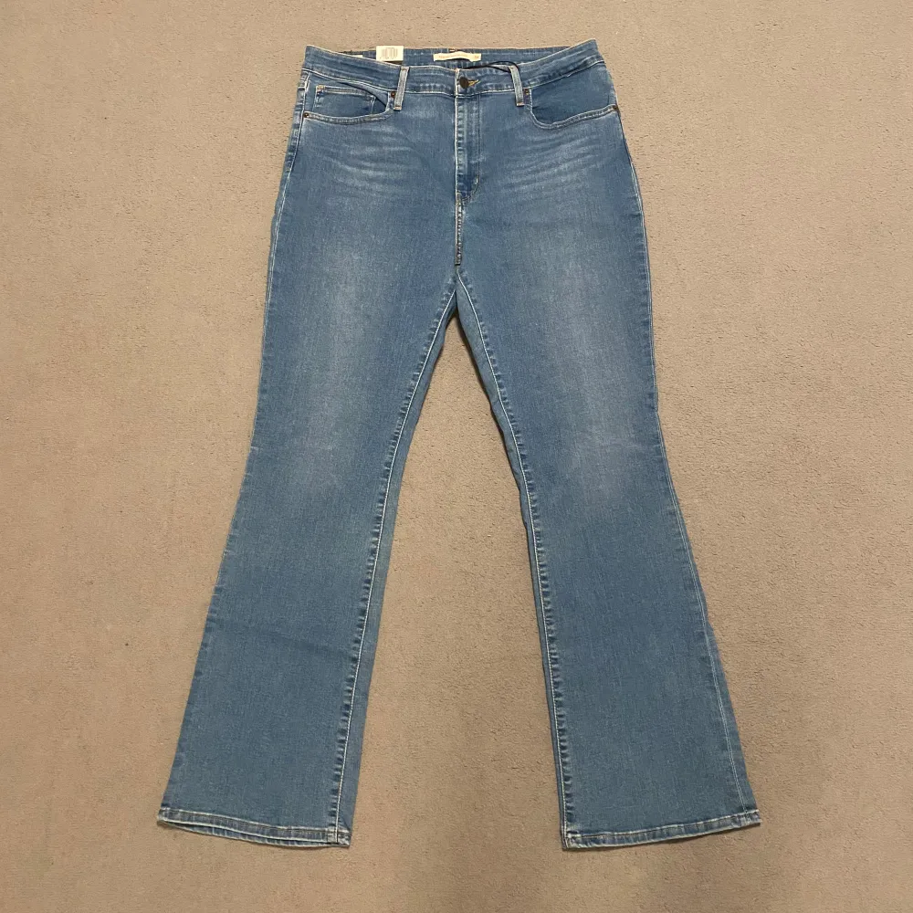 Levis jeans | 34/32 | Modell High-Rise Bootcut | Oanvända 10/10 | Hör av dig vid frågor! . Jeans & Byxor.