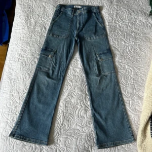 Jeans ZARA - Jeans i st 164 från ZARA.  Fint skick, använd ett fåtal gånger.  Djur och rökfritt hem.