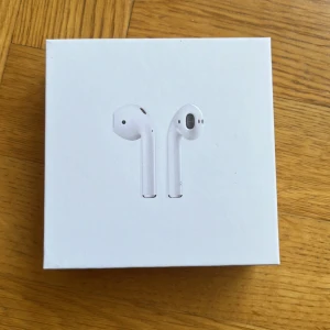 Hörlurar  - Hörlurar köpta här på plick. Är inte nöjd med mikrofonen och därför jag vill sälja dem vidare. Endast testade. Pris går att diskutera 