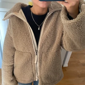 Teddy jacka  - Så fin🩷