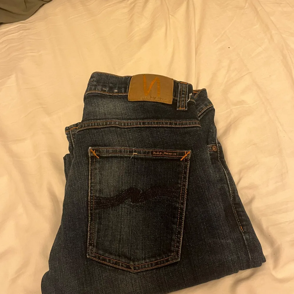 Tja! Riktigt feta nudie jeans till ett skönt pris, storleken sitter tajtare en vad storleken säger så man är medveten om det! 10/10 skick OBS Slim jinzz. Jeans & Byxor.