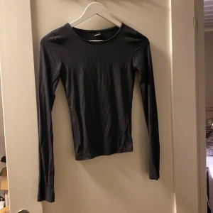 Topp - Som ny Ginatricot  Mörkgrå  Xs