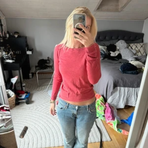 Stickad tröja med ficka  - Supersöt stickad tröja som tyvärr är för liten för mig, lånad bild