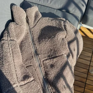 Teddyjacka h&m - Helt ny med lappen kvar. SÄLJER till högsta bud! Strl S