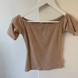Beige topp - Beige topp från NAKD, tunn i materialet