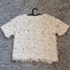 Fluffig zara topp - En zara fluffig topp. Lappen kvar.