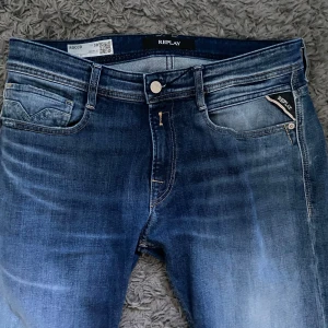 Replay jeans - Tja! Säljer mina replay jeans i storleken W30 L34. Jeansen är i modellen rocco. Tveka inte att höra av dig vid eventuella frågor. Priset är ej hugget i sten.