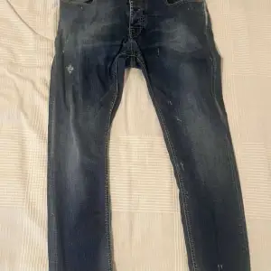 Säljer mina Taylor tweed jeans. Jeansen är i toppskick och i storlek 33. Mitt pris 500kr