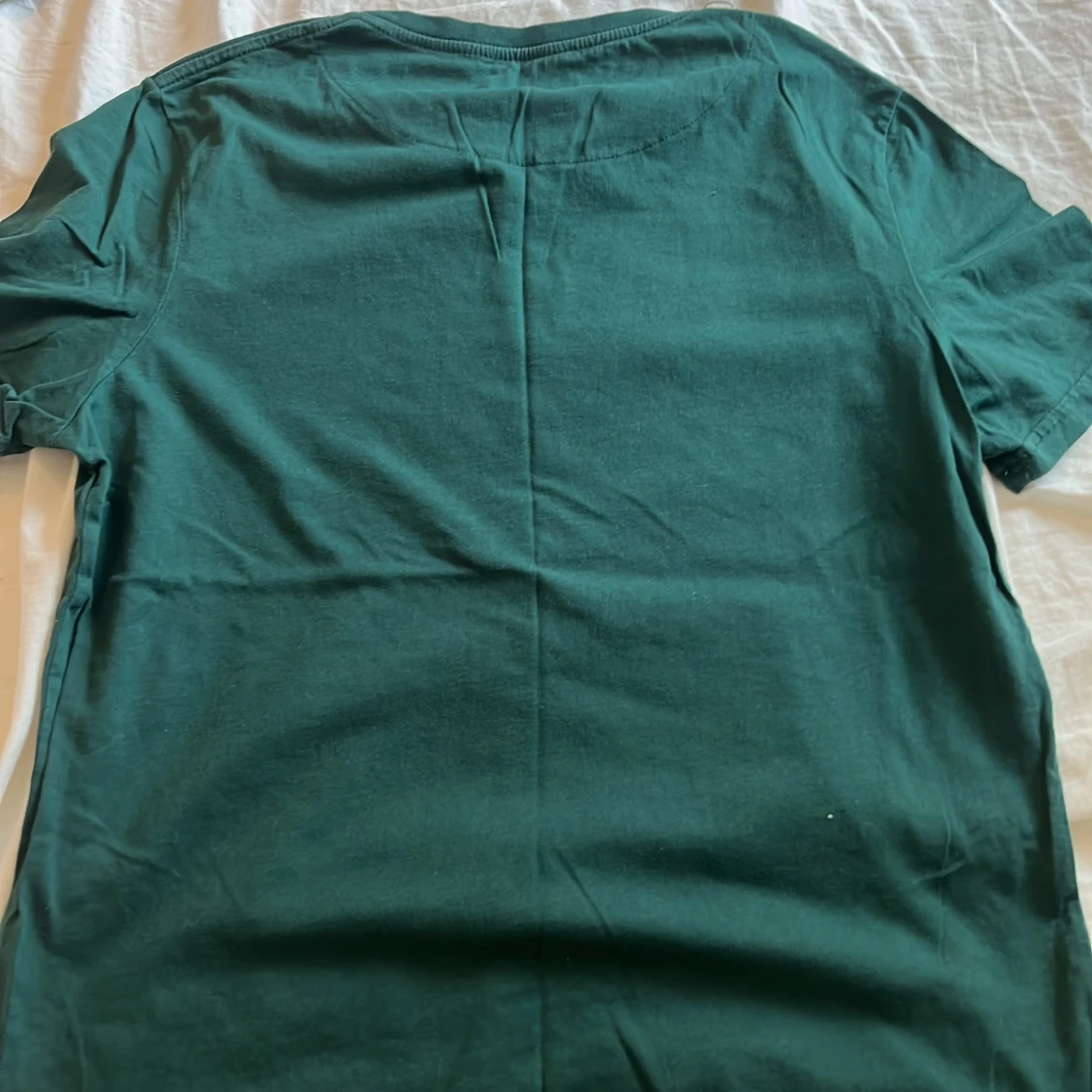 Säljer denna gröna t shirten ifrån Morris. Den är storlek s, väldigt stilig med bra kvalitet  - 91