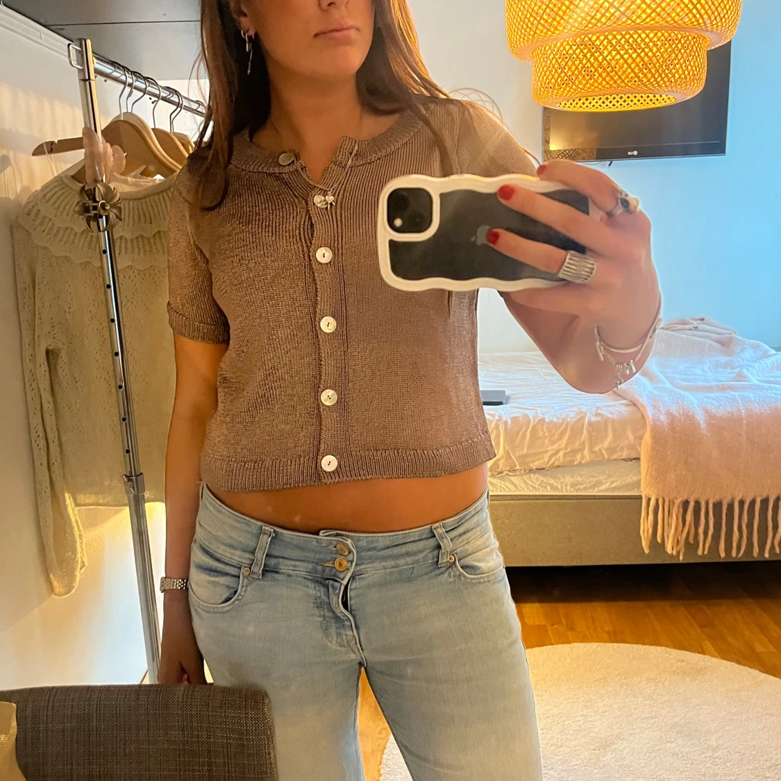 Stickad kofta med knappar