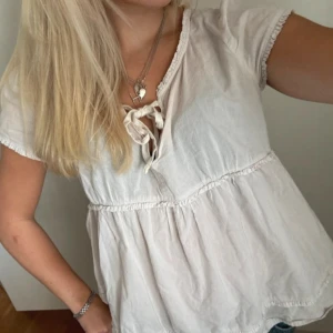 Söt blus - Jättesöt blus från odd Molly💕 i storlek 2 vilket motsvarar en S men passar både större och mindre storlekar! Skriv för fler bilder💕