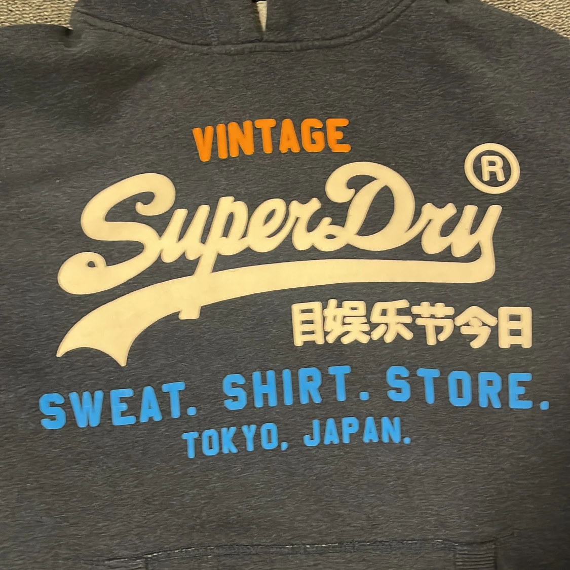 Mörkblå hoodie från SuperDry - 1