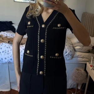 Tröja  - Säljer denna tröja då den tyvärr ej kommer till använd. Den är från coventins collections. Storlek står ej men brukar ha S 