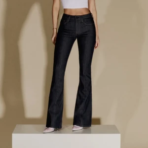 Mörkblå bootcut jeans - Otroligt snygga jeans från AVORA som aldrig blivit använda. Beställde de nyligen i 2st och valde och hålla de andra. Dessa är stl 36 och ligger kvar i original förpackning 