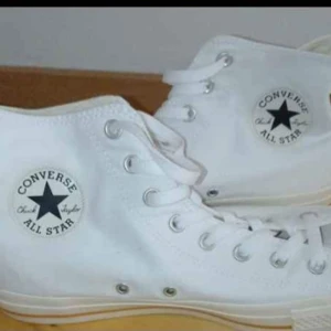  Converse All Star Hi shoes  - Unused Converse Hi shoes, color: White size:45. Traditional och populär  av ny och oanvänd Converse High skor, storlek:45.