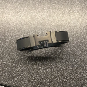 Svart armband - Snyggt svart armband med en stilren design. Perfekt för att komplettera din outfit med en modern touch.