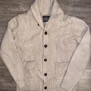 Grisch Kofta - Hej! Säljer en stilig kofta 🤩|| Skick : Mycket bra || Storlek : M (sitter som S) || Har du frågor är det bara att höra av sig 🔥