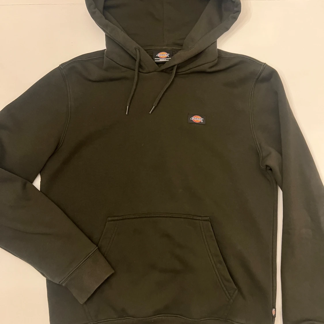 Olivgrön hoodie från Dickies