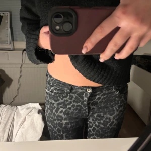 Leopard jeans - Superfina leopard jeans. Omsydda till lågmidjade🖤