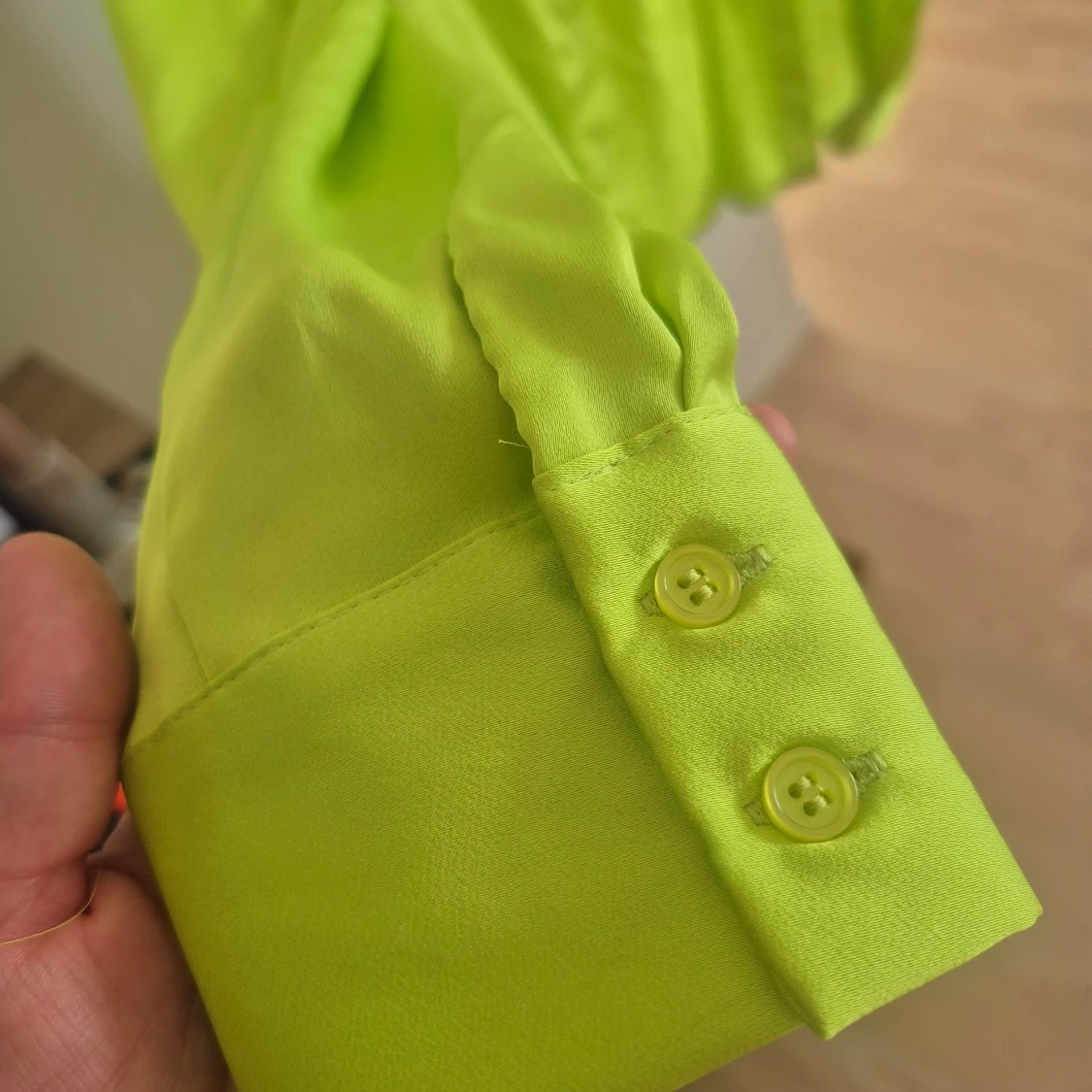 Helt ny! Neongul/grön skjorta från BikBok - 1