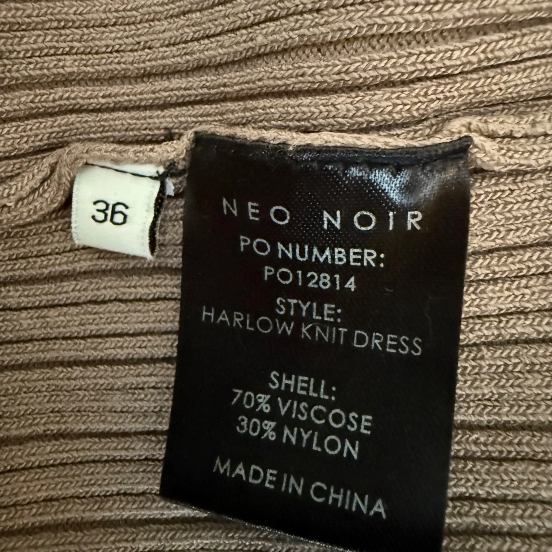  Ribbad klänning från Neo Noir i färgen Taupe - 3