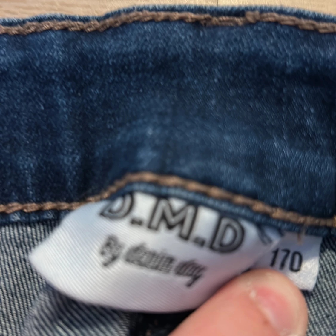 Mörkblå jeansbyxor från D.M.D du får med två stycken  - 2