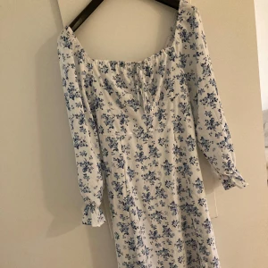 Klänning  - Oanvänd 