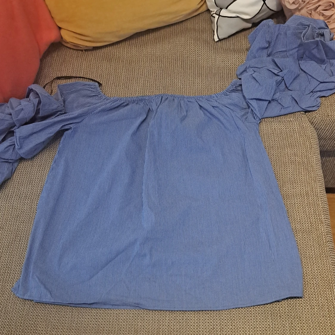 Blå randig offshoulder topp - 90