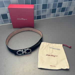 Feregamo bälte  - 32/80, även gjort ett extra hål i bältet, skick 8-10(se på bild 3), pris går diskuteras vid snabb affär, digitalt kvitto finns 