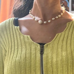 Pärlhalsband - Jättefint pärlhalsband ! 🤍🤍