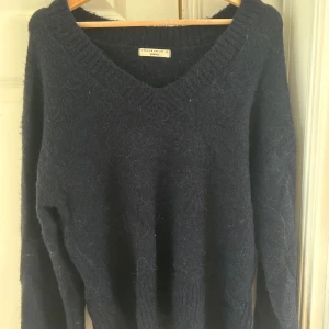 Stickad tröja - Super fin och mysig tröja från gina! 💕💕sparsamt använd 