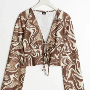 Colette top gina - Den ifrån Gina, orginal pris 299 kr. Inte använt många gånger, användas inte längre drf jag säljer! Säljs för 100 kr + 35 kr frakt 🤎