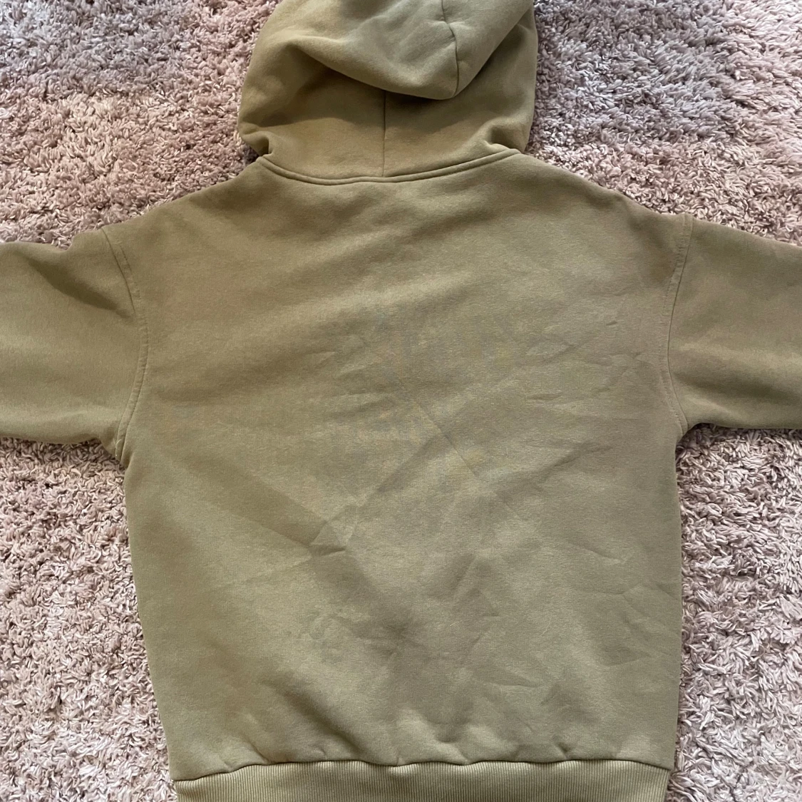 Olivfärgad hoodie  - 90